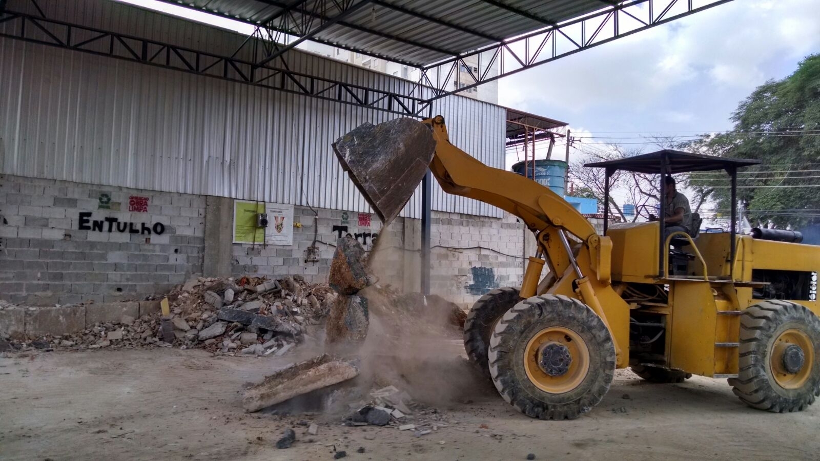 Caçamba para Coleta de Lixo na Vila Aquilino - Remover Lixo com Caçamba