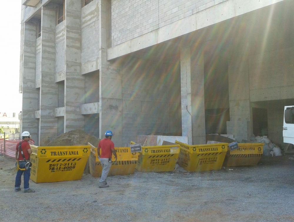 Caçamba para Coleta de Lixo Preço na Vila Luzita - Caçamba para Coleta de Lixo