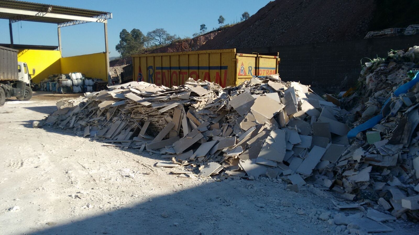 Caçamba para Remoção de Entulho na Vila Guaraciaba - Remoção de Entulho com Caçamba