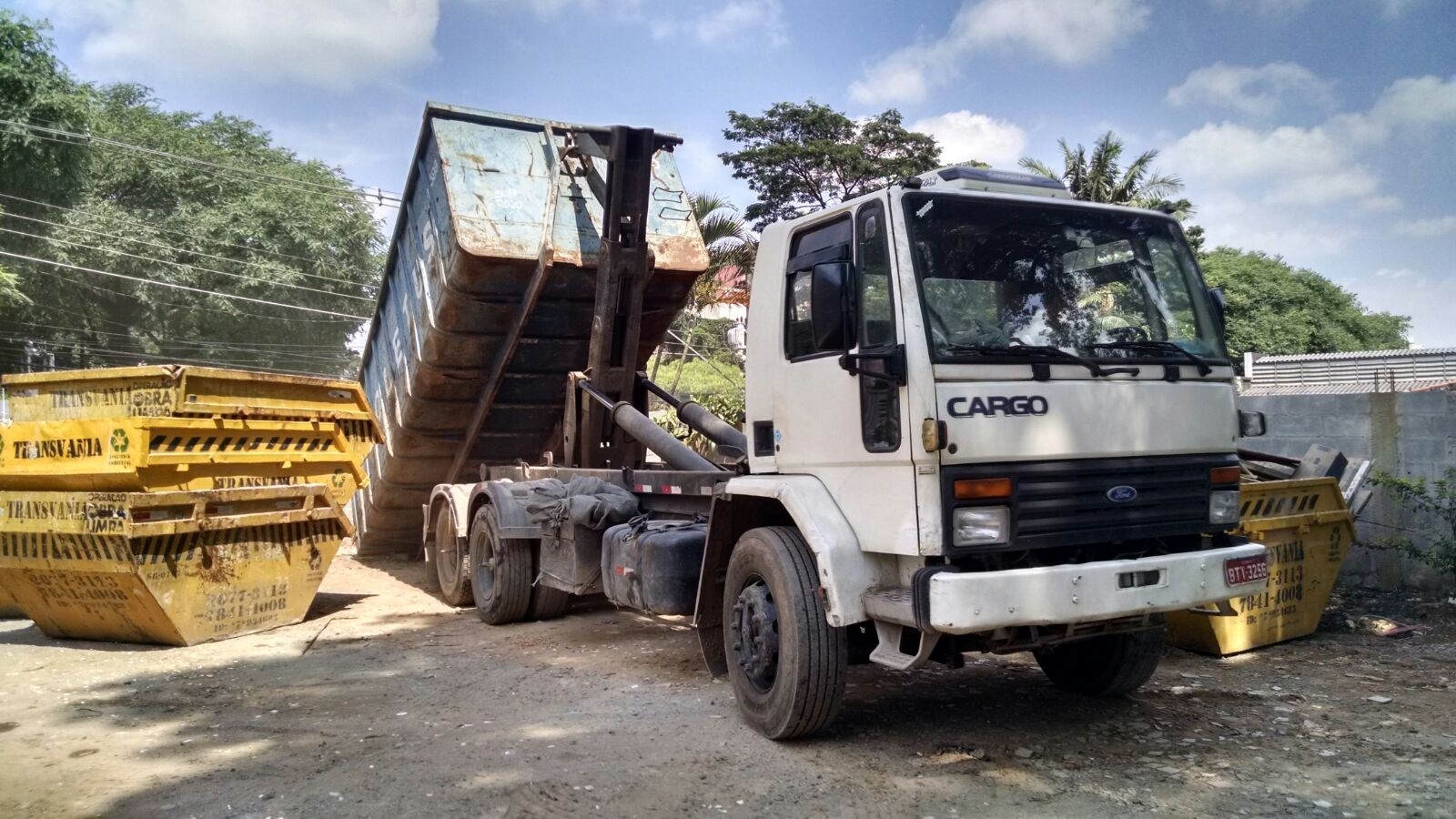 Caçamba para Remoção de Entulho Preço na Vila Dora - Caçamba para Remoção de Entulho