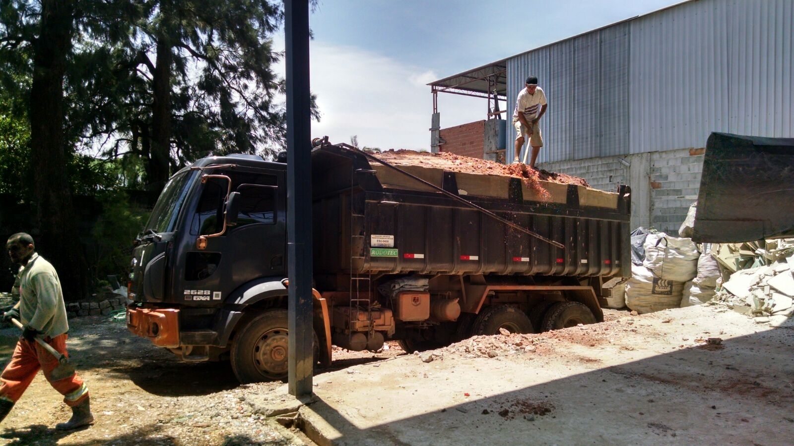 Procuro Limpeza de Terreno para Construção no Jardim Bom Pastor - Retirada de Terra de Terreno