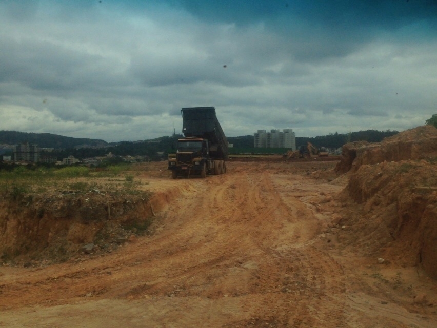 Retirada de Terra de Terrenos na Anchieta - Serviço de Limpeza de Terreno