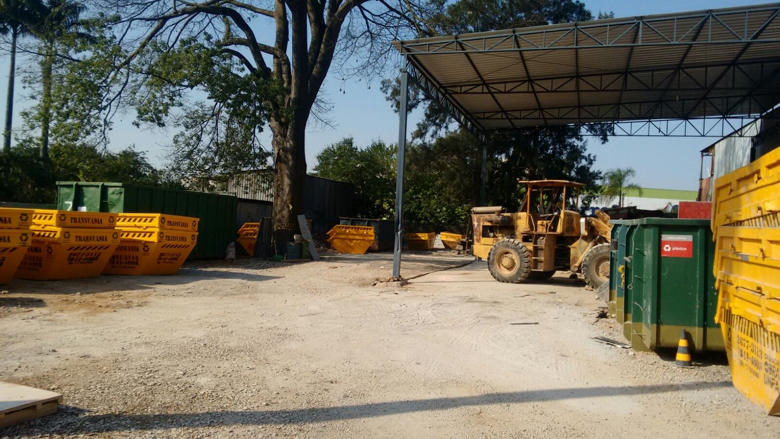 Retirada de Terra de Terrenos na Vila Progresso - Limpeza de Terreno para Construção